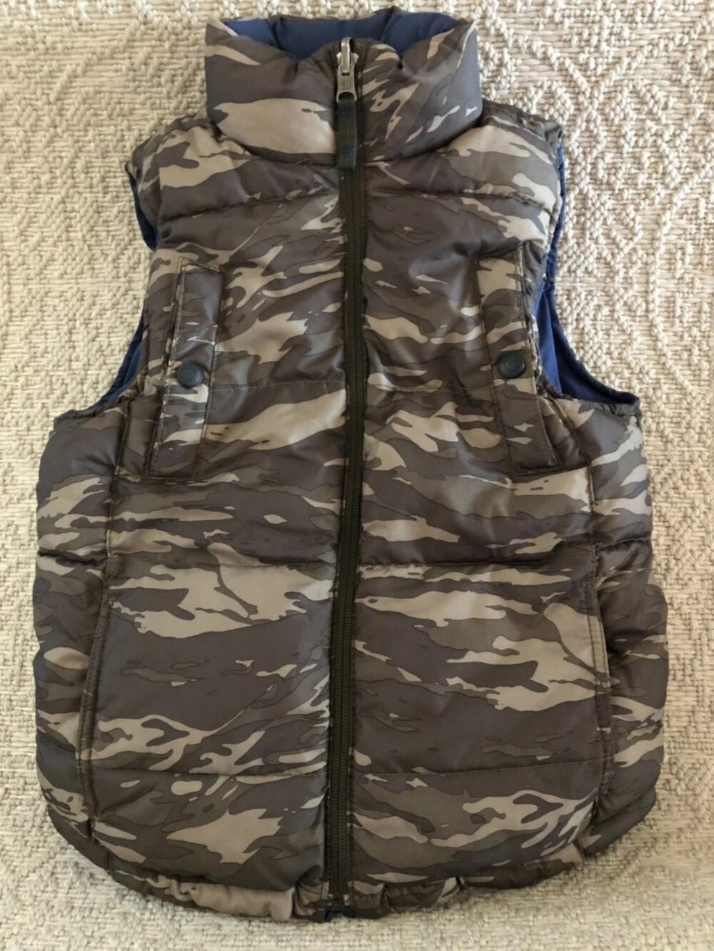 Vintage - Gap Kids Reversible Puffer Vest Size 6 / 7 Navy Blue Camouflage Camo